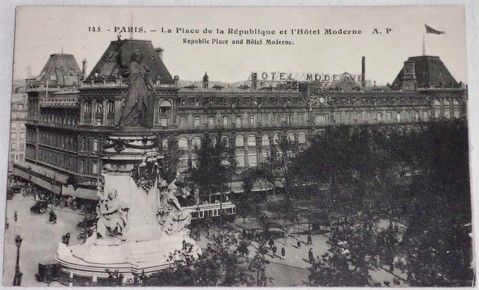 Paris: La Place de la République