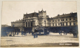 Brno nádraží: stará tramvaj, lidé