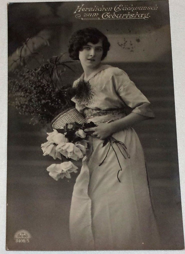 Dívka s květinami: kabinetka, 1916