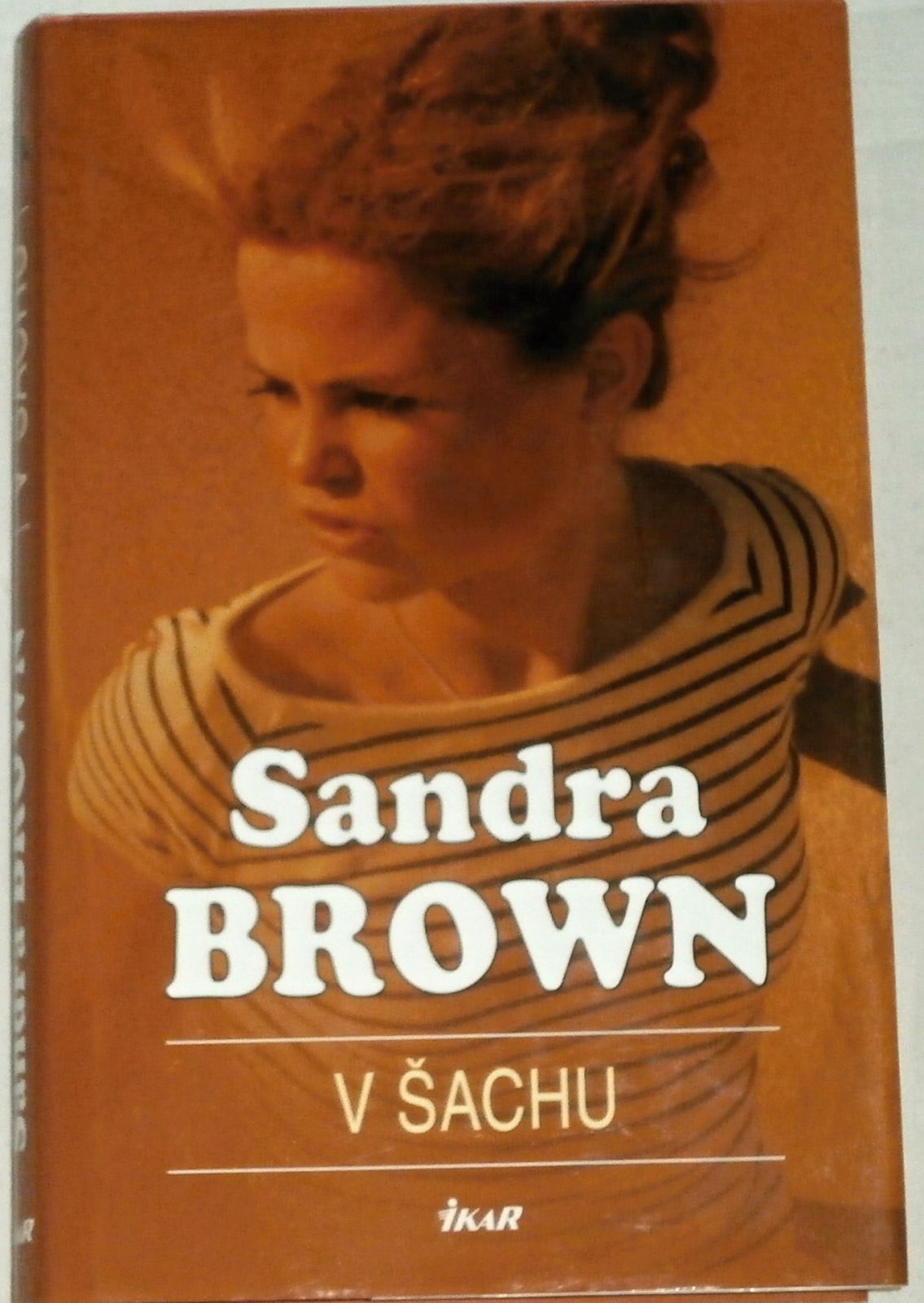 Brown Sandra - V šachu